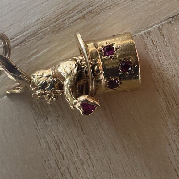 French Rabbit Heart Magician Hat 18K Yellow Gold Ruby Charm Pendant - Picture 15 of 16